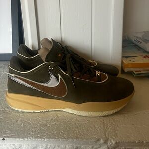 LeBron 20 Nike size 12